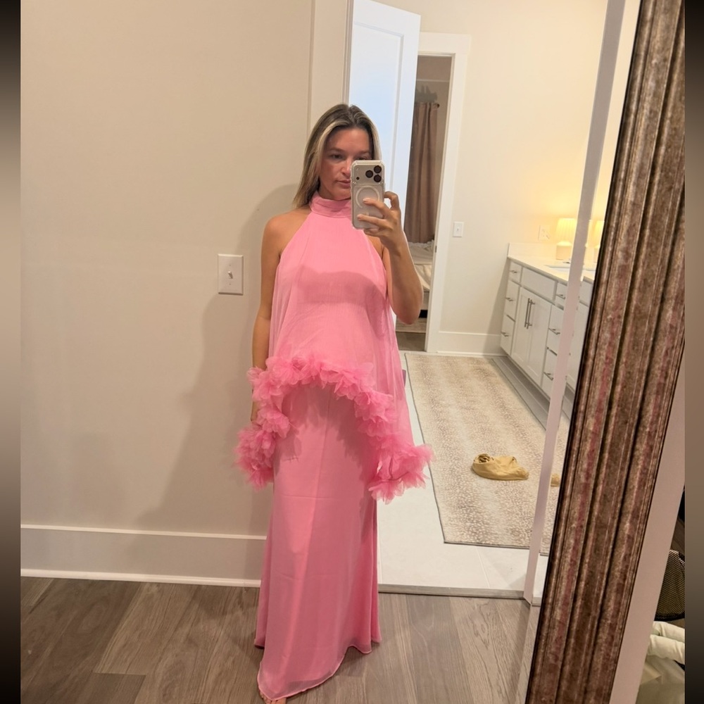 Elliatt Poppy Cape Gown in Pink - Picture 4 of 4